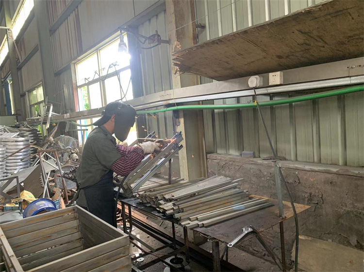 Quy trình sản xuất trưởng thành của bộ đồ nội thất