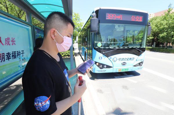 Xe buýt hướng dẫn đầu tiên ở Ninh Ba có sẵn cho người khiếm thị
