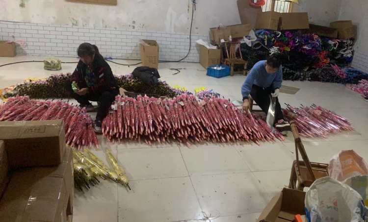Sử dụng hậu cần để vận chuyển đơn đặt hàng ô cho khách hàng Hồng Kông